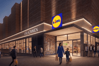 Arkitekturvisualisering i grodperspektiv av entrén till en Lidl-butik i en tegelbyggnad under skymningen, med kunder och belysning.