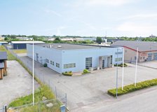 Maskingatan 20, Väster