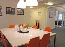 Frihamnsallén 8, Centrum