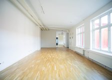 Drottninggatan 21, Inom vallgraven