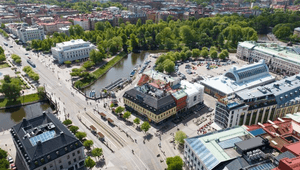 En flygvy över centrala Göteborg och Kungsportsplatsen. I bakgrunden syns Stora Teatern och Kungsparken.