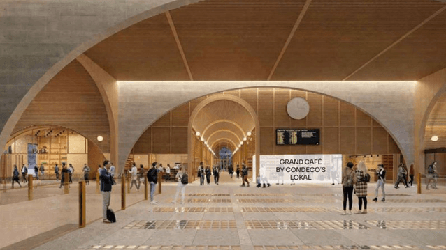 En arkitektonisk visualisering av en modern station eller vänthall med höga, mjuka valv i betong och ljust trä. I lokalen syns en informationsskylt, klocka, en butik och ingången till Grand Café by Condeco, med människor som rör sig i den öppna miljön.