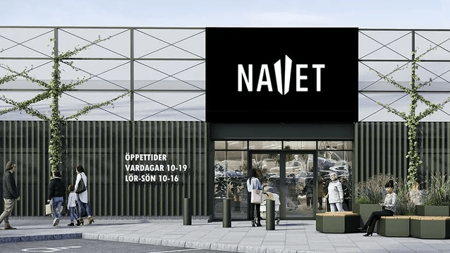 Arkitekturvisualisering i ögonhöjd av entrén till handelsplatsen NAVET med grön metallfasad, öppettider och flanörer.