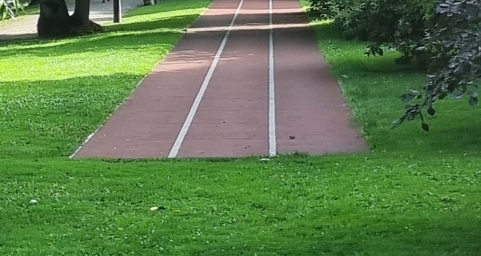 TvärHumlans härliga träningsmöjligheter tvärsöver gatan.jpeg TvärHumlans härliga träningsmöjligheter tvärsöver gatan.jpeg