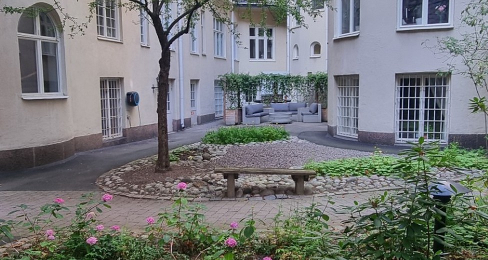 Fri tillgång till Lugn Oas-innergården för avkoppling & Events!.jpeg Fri tillgång till Lugn Oas-innergården för avkoppling & Events!.jpeg