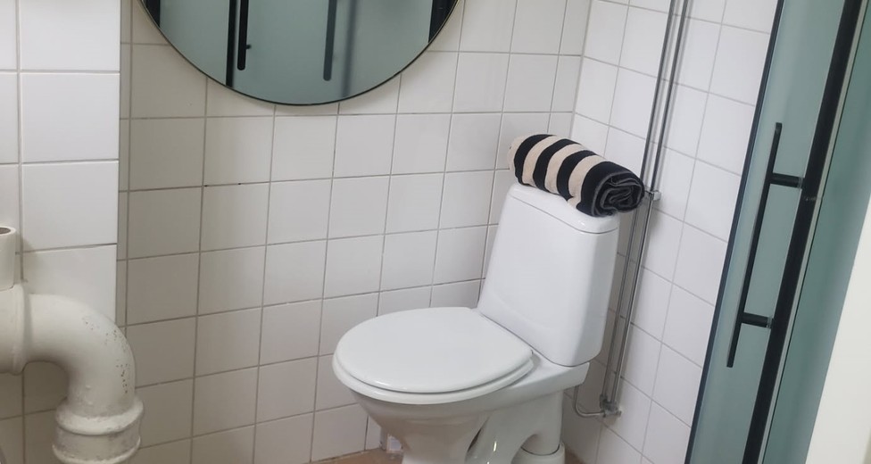 WC.jpg WC.jpg