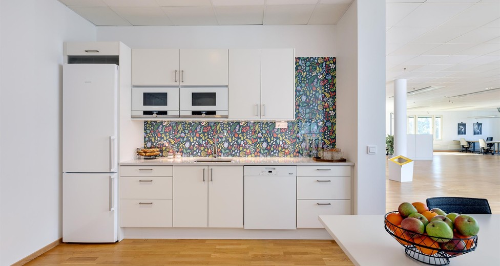 Pentry intill kontorslandskapet.