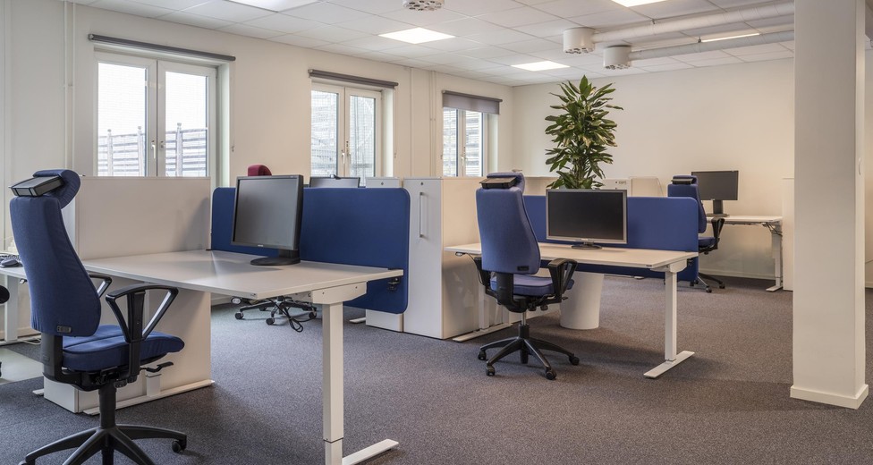 Kontorslandskap med utsikt mot innergården Kontorslandskap med utsikt mot innergården