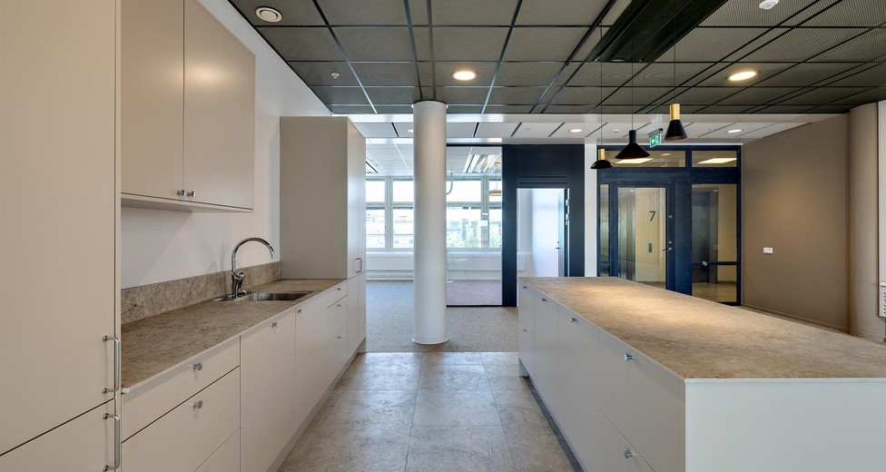 Referensbild: modernt pentry med köksö Referensbild: modernt pentry med köksö