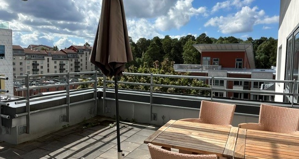 Högst upp med egen takterrass Högst upp med egen takterrass