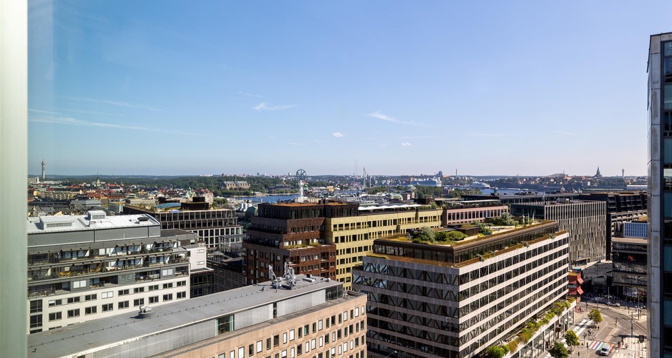 Panoramautsikt över Stockholms takåsar från kontoret. Panoramautsikt över Stockholms takåsar från kontoret.