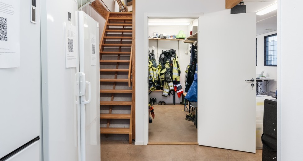 Omklädningsrum/trappa Omklädningsrum/trappa