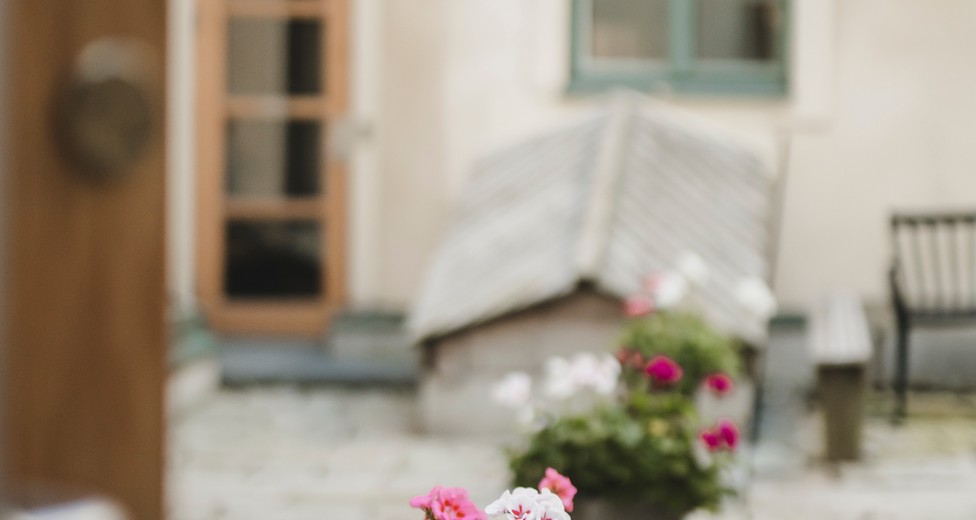 Hallska huset-95 - innergård.jpg Hallska huset-95 - innergård.jpg